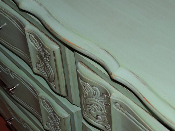 dresserdetail4